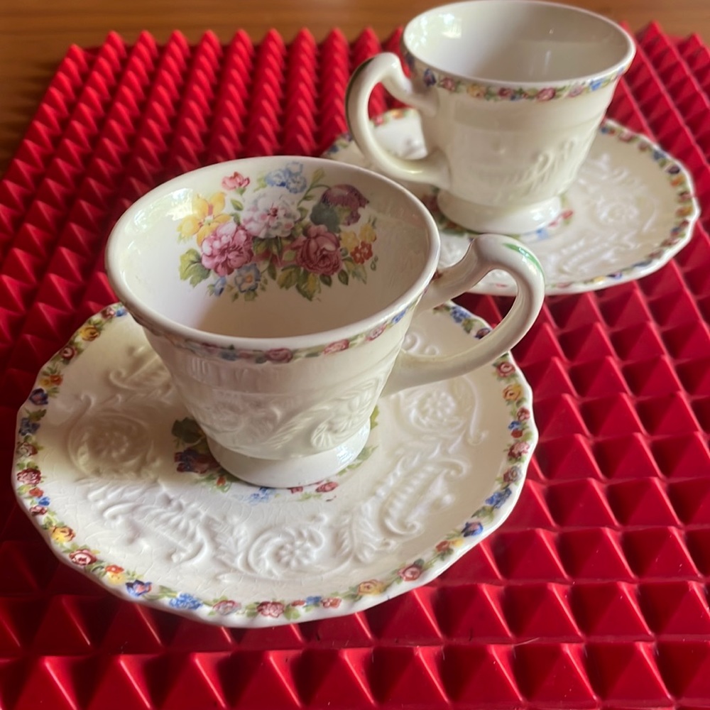 BEAUTIFUL ANTIQUE PAIR OF FLORAL DEMITASSE TEACUPS AND SAUCERS